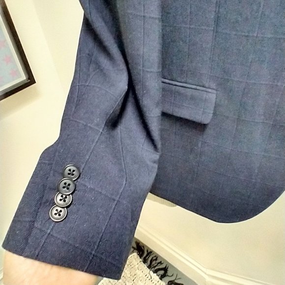 Charcoal Men Plaid pattern by Le Château  S42 - Picture 2 of 8